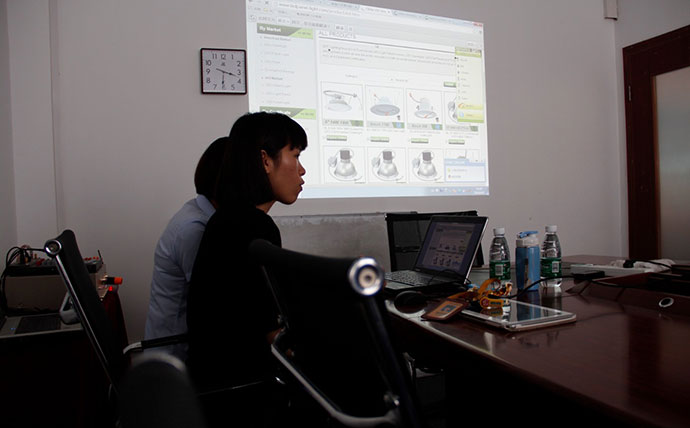 資深美女講師為德立達外貿部培訓